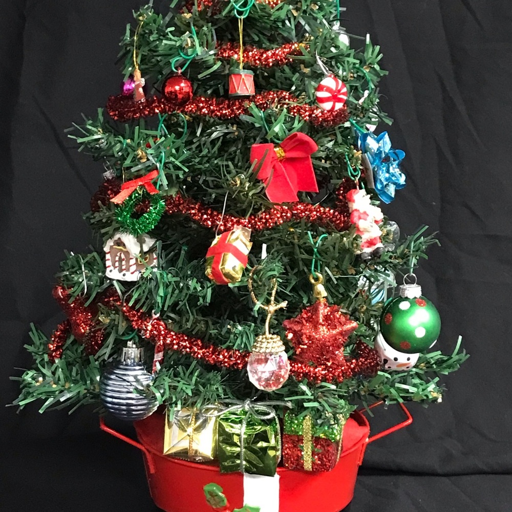 Table top Christmas tree 18” tall prelit and decorated! - Picture 8 of 9